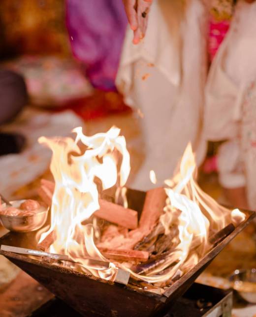 Traditional havan (homan) ritual during an Indian wedding A traditional havan (homan) ritual during an Indian wedding